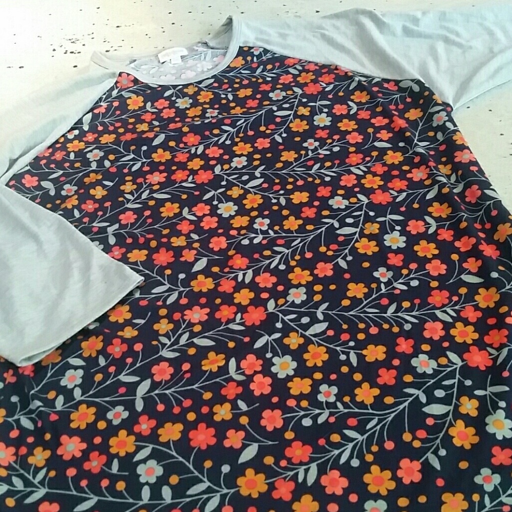 LuLa Roe Randy Tee